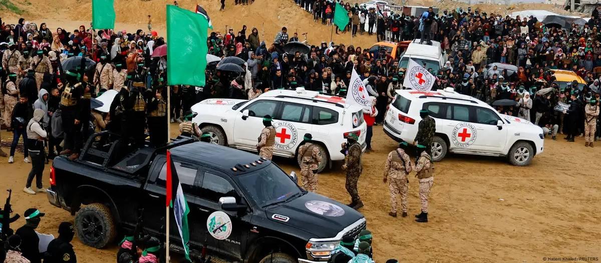 Hamas entrega corpos de 4 reféns israelenses à Cruz Vermelha