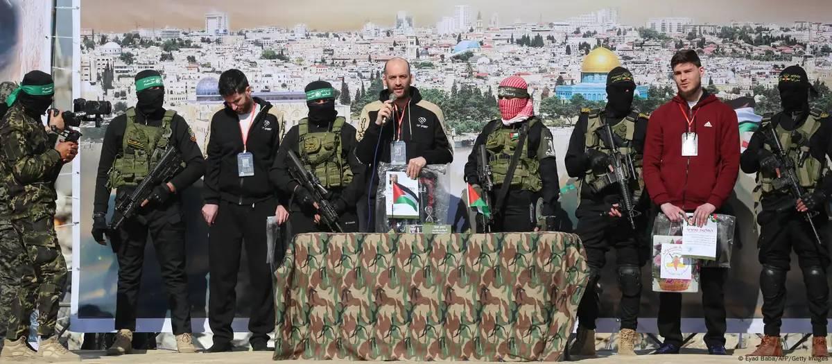 Hamas liberta reféns e alivia temores sobre cessar-fogo