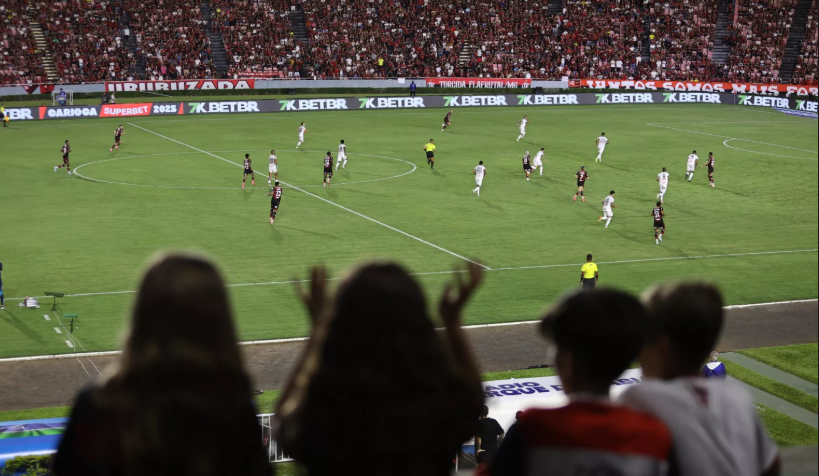 Uberlândia recebe mais de 16 mil torcedores na goleada do Flamengo sobre a Portuguesa