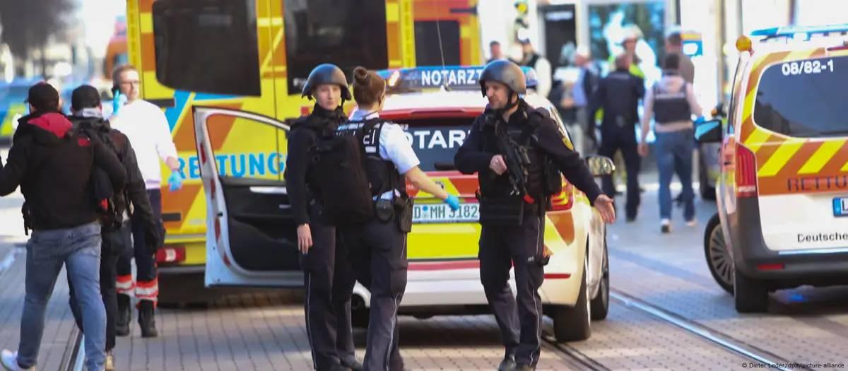 Carro avança sobre multidão em Mannheim, na Alemanha