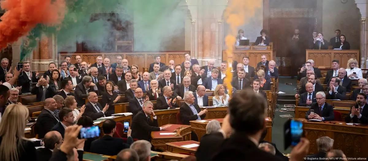 Hungria aprova lei que proíbe eventos do Orgulho LGBTQ+