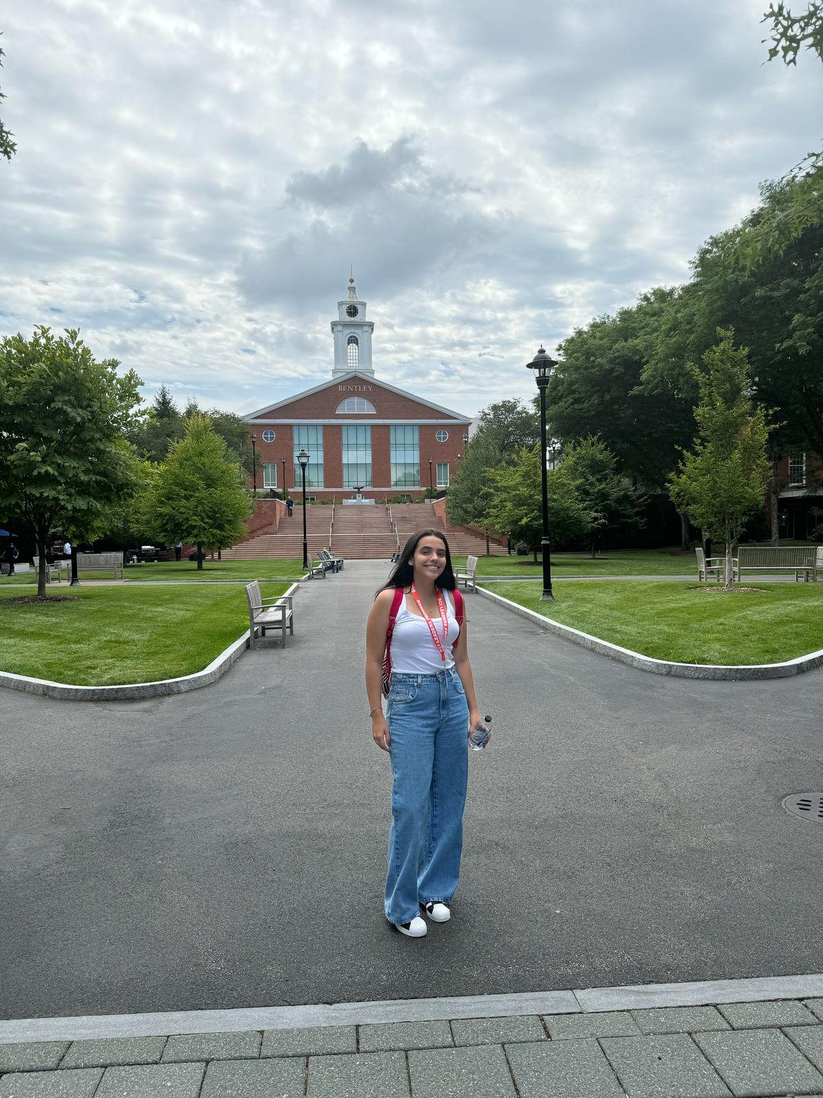 Pesquisa revela que 20% dos estudantes planejam fazer intercâmbio em 2025