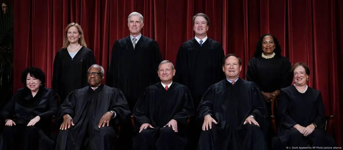 Trump trava queda de braço com o Judiciário