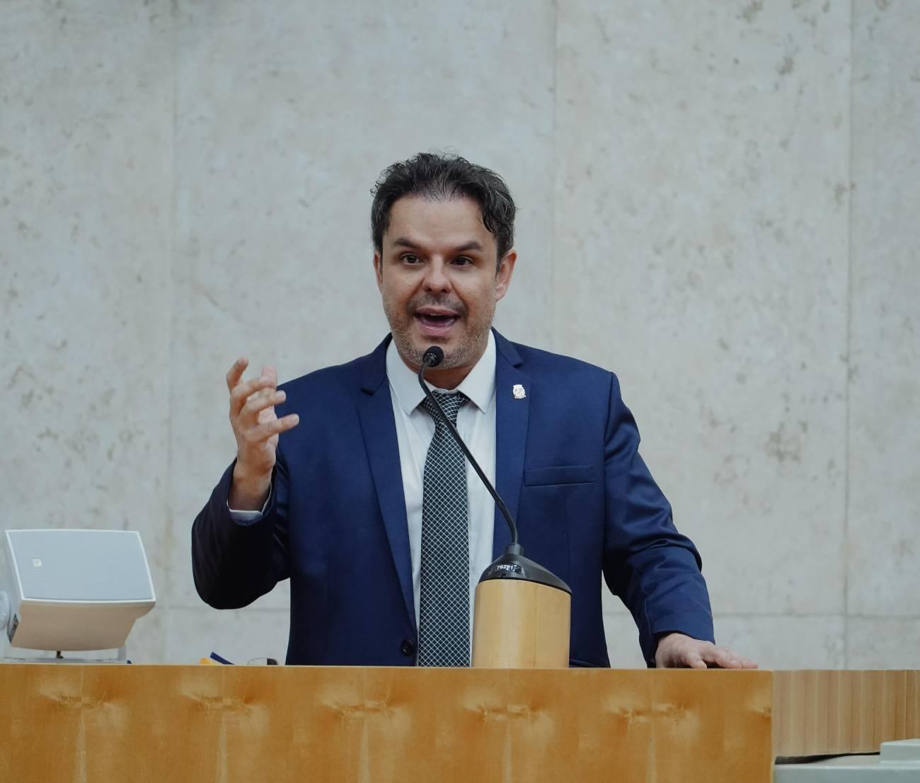 Vereador de SP quer proibir músicas de conteúdo pornográfico, violento ou de apologia às drogas em escolas municipais