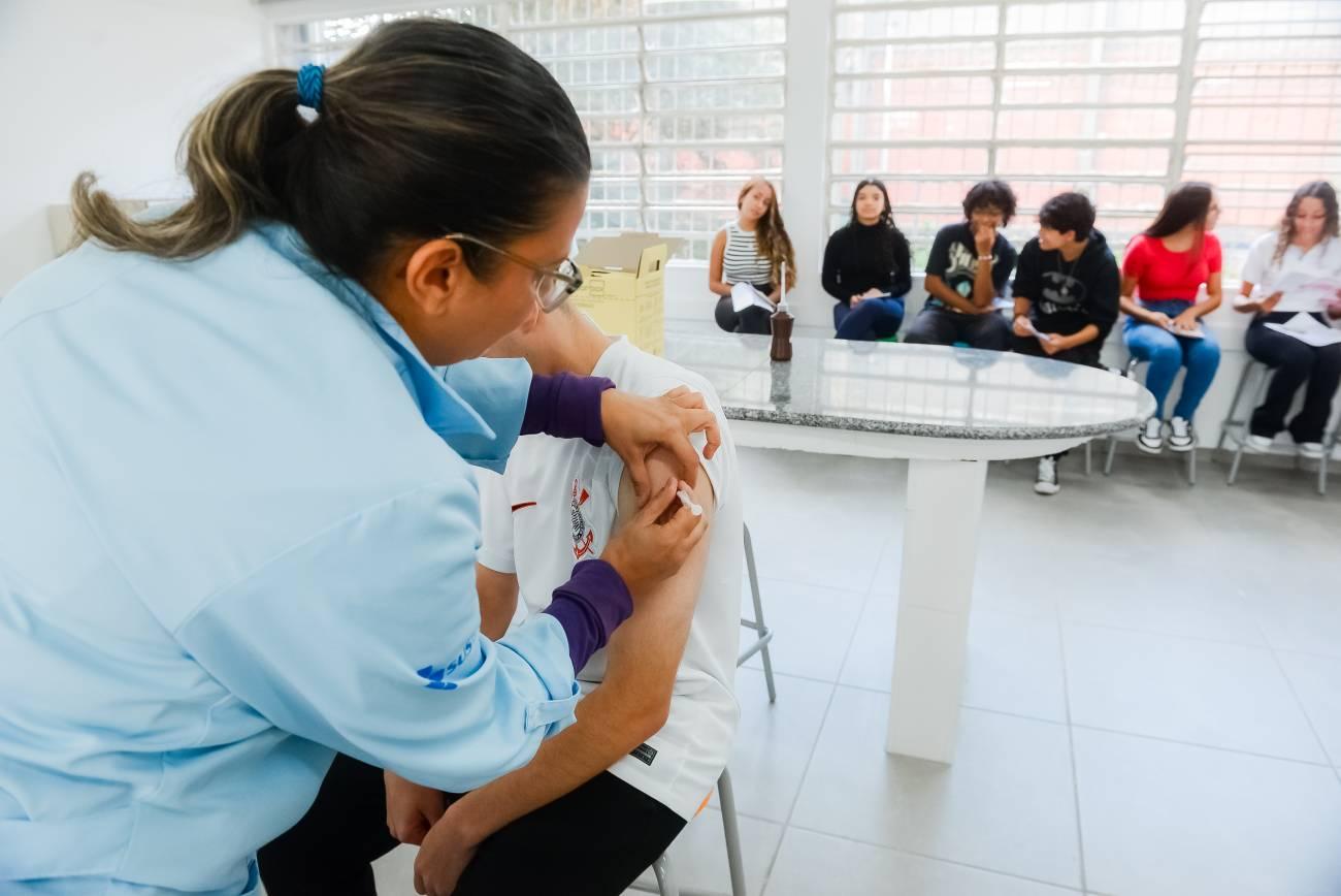 Atualização da carteira de vacinação mobiliza alunos de 69 escolas estaduais de São Bernardo