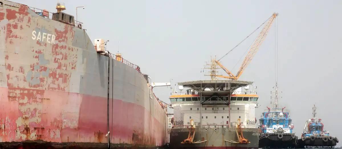 Bombardeio dos EUA a porto mata dezenas no Iêmen