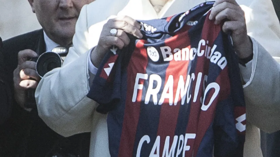 Clubes de futebol prestam homenagens ao Papa Francisco