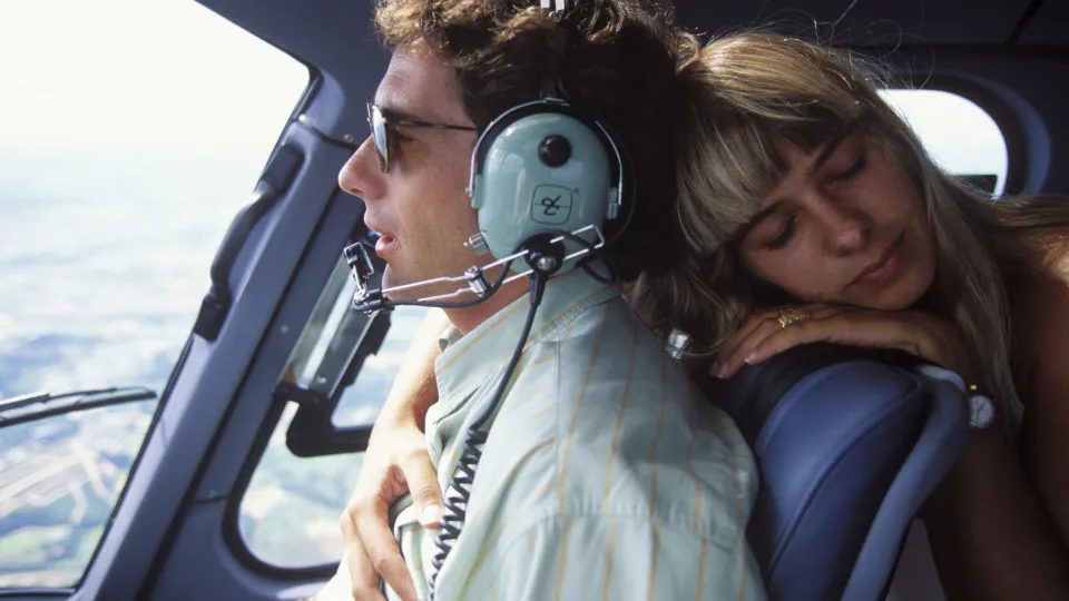 Como Ayrton Senna barrou ensaio de Adriane Galisteu para a Playboy?