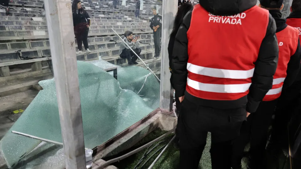 Conmebol suspende torcida do Colo-Colo e anuncia 'processo disciplinar'