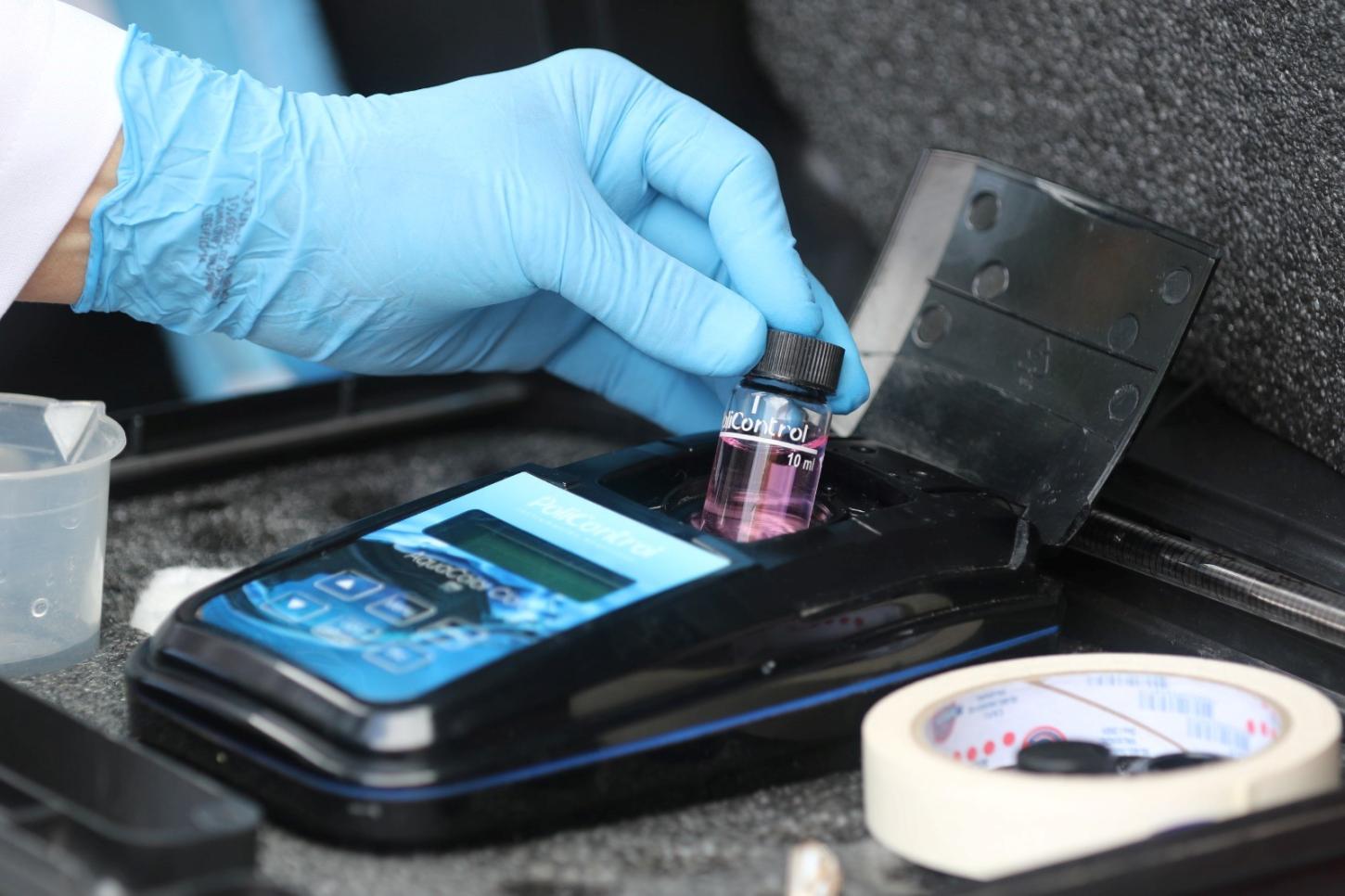 Dmae realiza 50 mil análises anuais para garantir a qualidade da água distribuída em Uberlândia