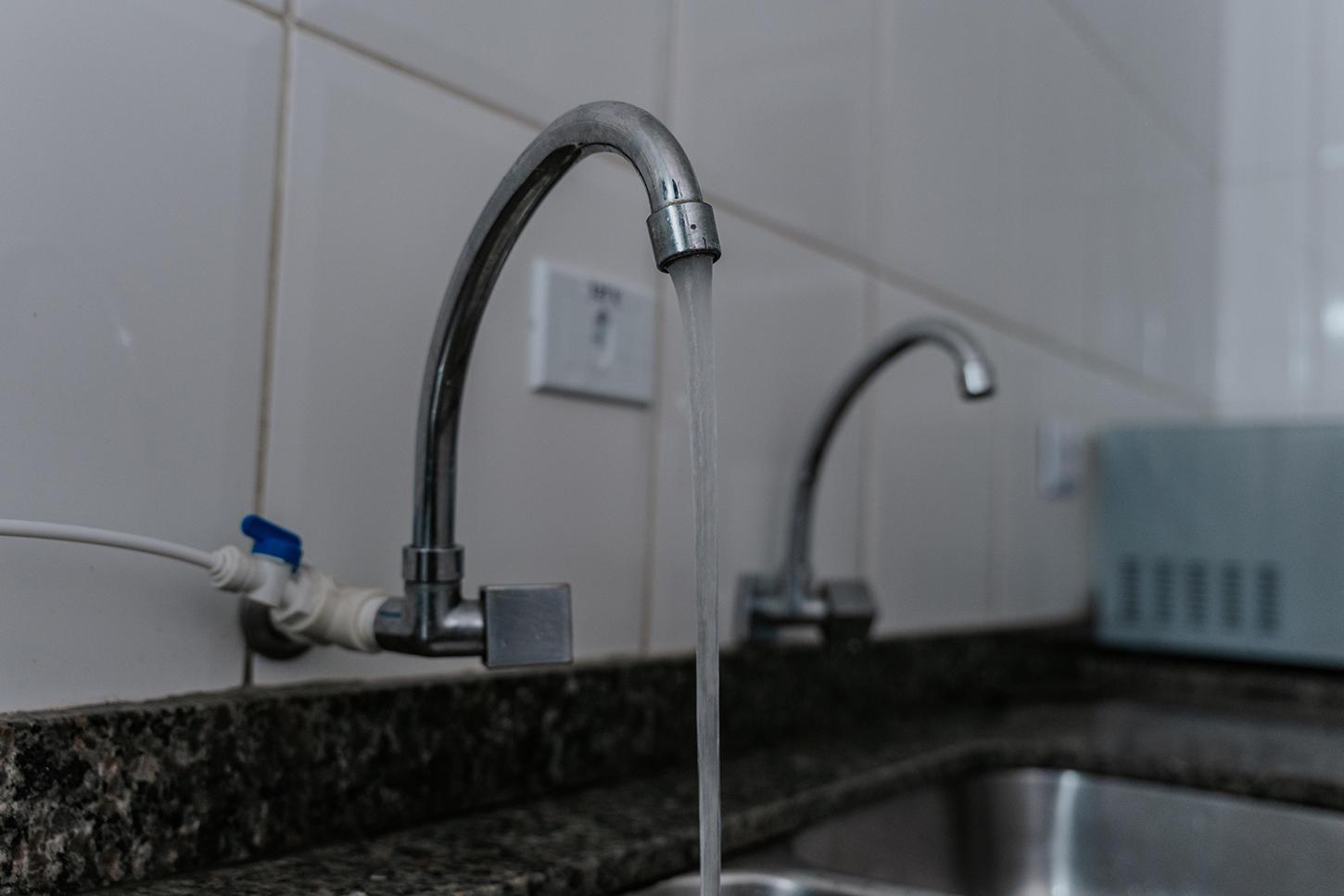 Fiscalização sobre água turva distribuída em São Bernardo mira normalizar fornecimento da Sabesp