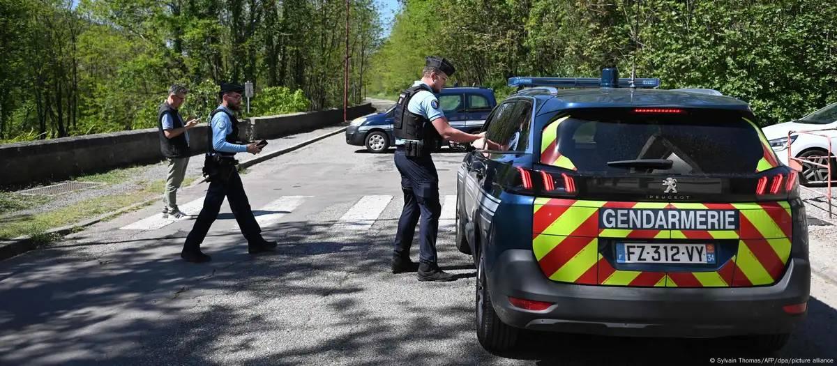 França: polícia prende suspeito de ataque a faca em mesquita