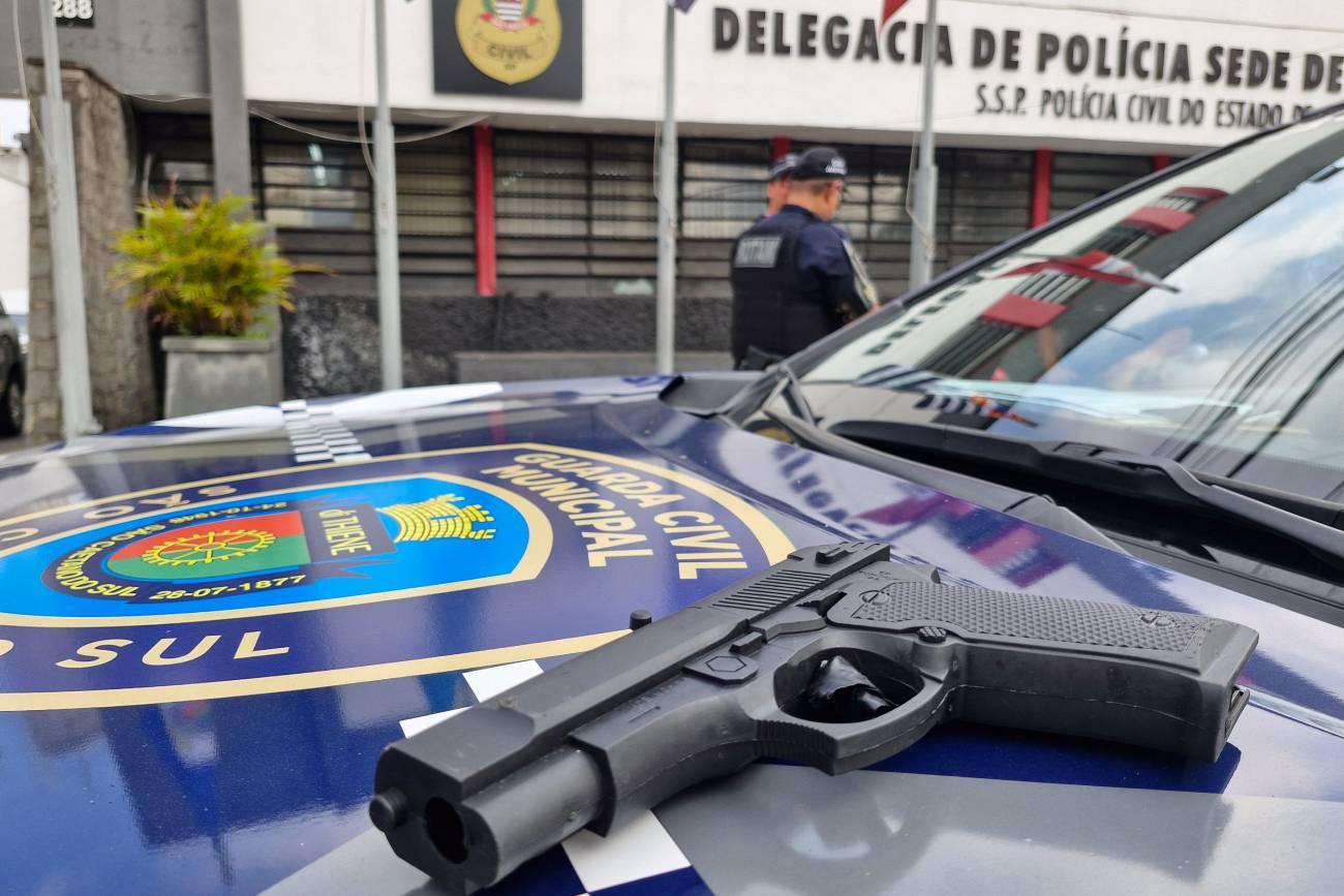 GCM de São Caetano detém homem por ameaça e apreende simulacro de arma de fogo no Centro