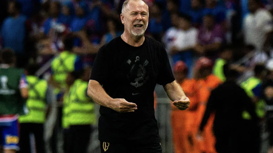 Grêmio anuncia a contratação do técnico Mano Menezes