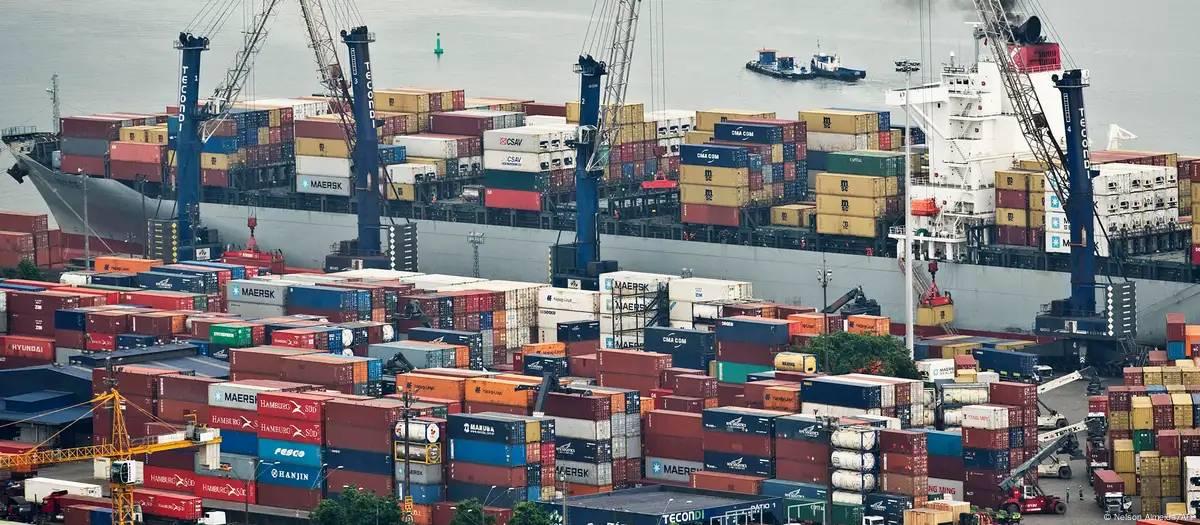 Mundo se prepara para guerra comercial após tarifas de Trump