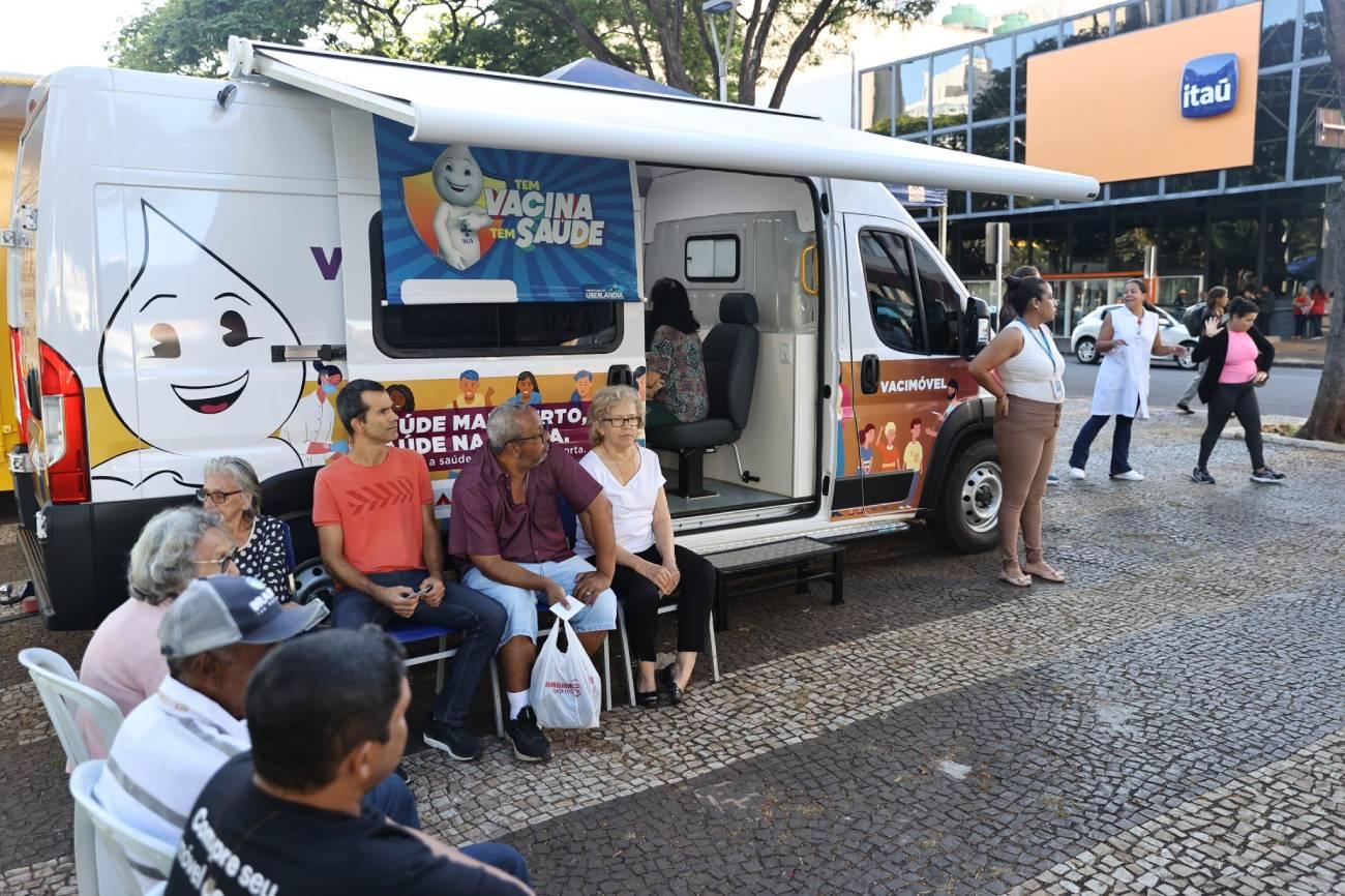 Prefeitura imuniza cerca de 17 mil pessoas contra a gripe na primeira semana de campanha