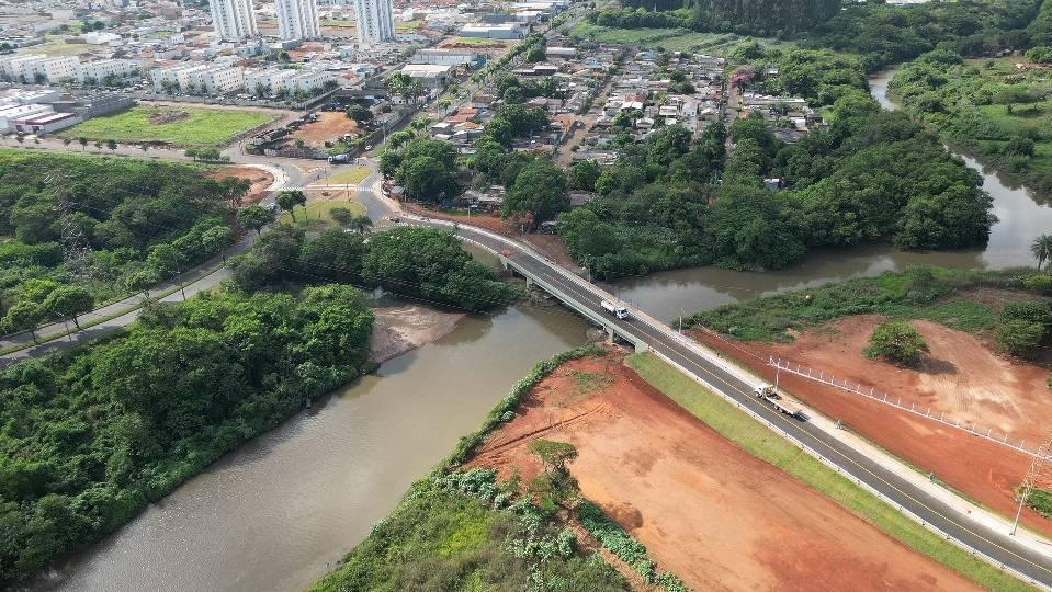 Prefeitura inaugura ponte no bairro Taiaman que liga os setores Norte e Oeste de Uberlândia