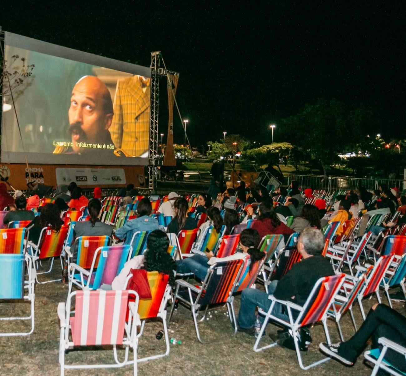 Projeto Cinema para Todos chega a Cotia com exibições gratuitas ao ar livre