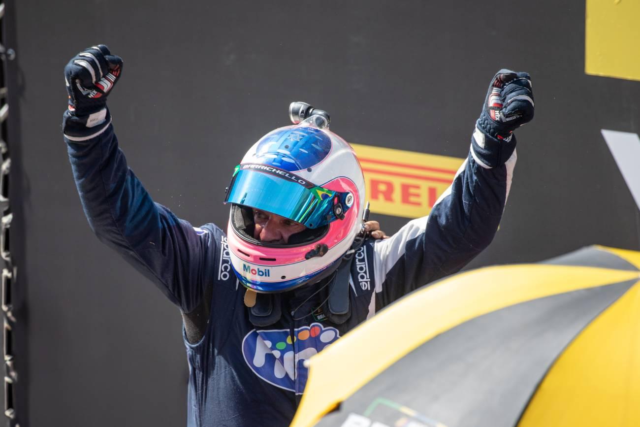 Barrichello desembarca em Cascavel motivado após domínio na Nascar Brasil