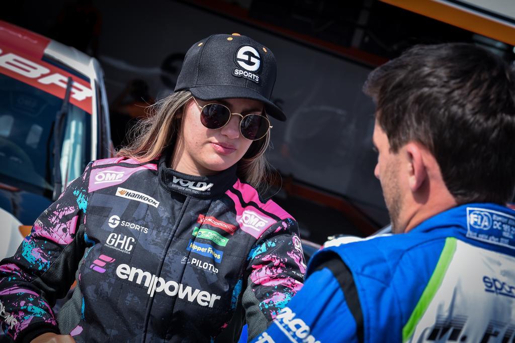 Bia Martins encara desafio inédito na Turismo Nacional com corrida de três horas em Cascavel