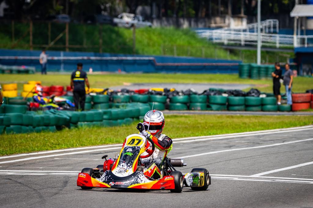 Chassi I B Kart garante pole, dupla vitória e todos os pontos possíveis na F4 Graduados na 3ª etapa da V11 Cup