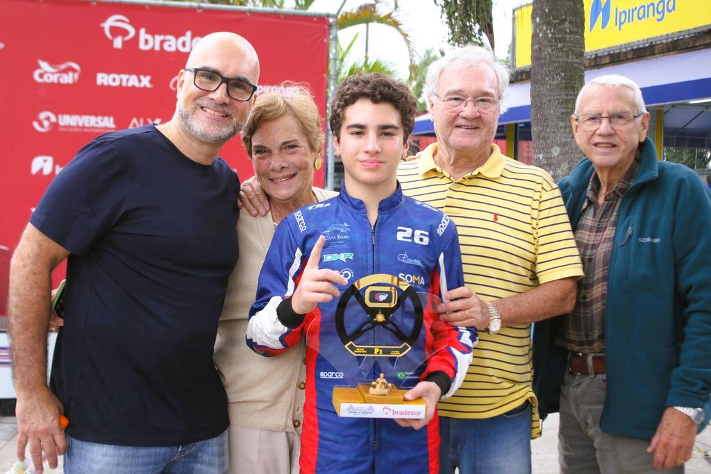 Dudu Salamonde domina etapa do Paulista KGV com atuação impecável na Júnior Max