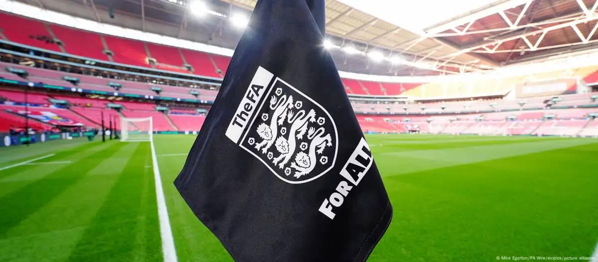 Federação inglesa vai barrar trans no futebol feminino