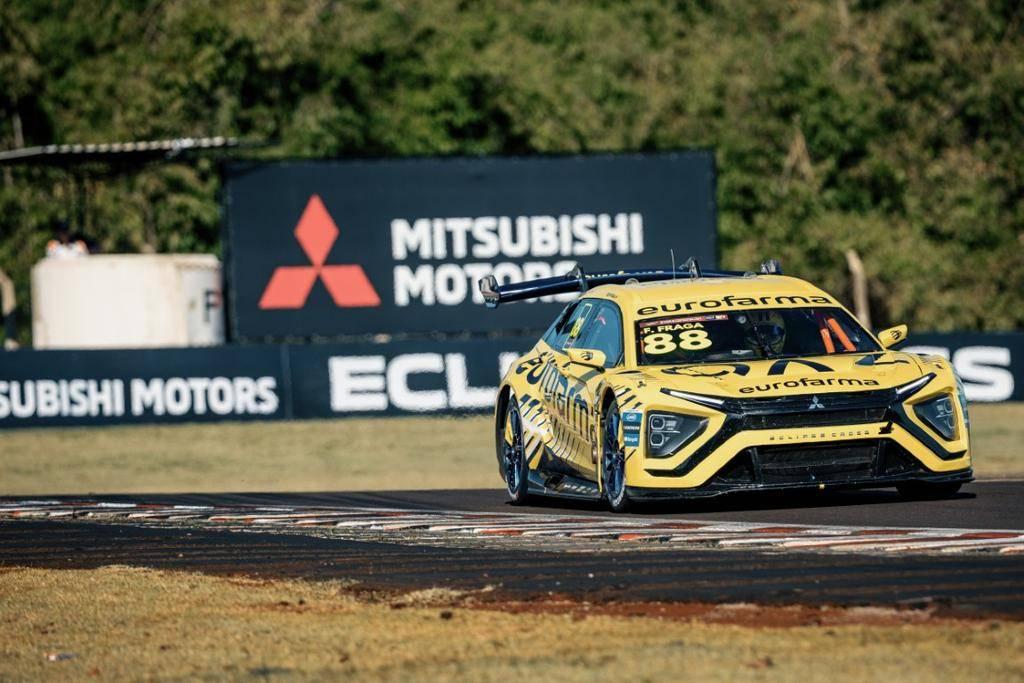 Felipe Fraga acelera forte e crava a pole da corrida principal da Stock Car