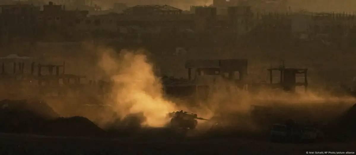 Israel intensifica ataques enquanto mantém bloqueio a Gaza