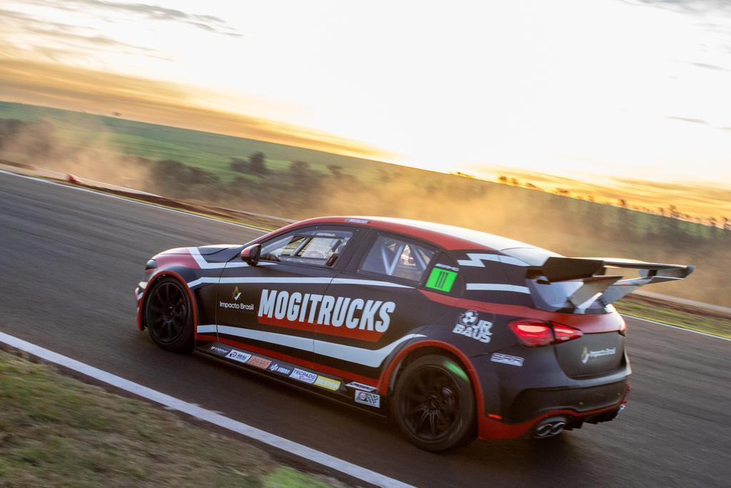 Lucas Freitas domina pré-temporada com a nova AMG A45 Cup