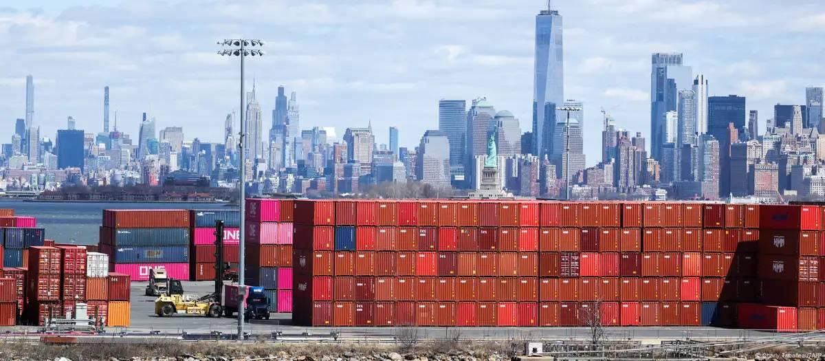 PIB dos EUA recua 0,3% em meio à guerra tarifária de Trump