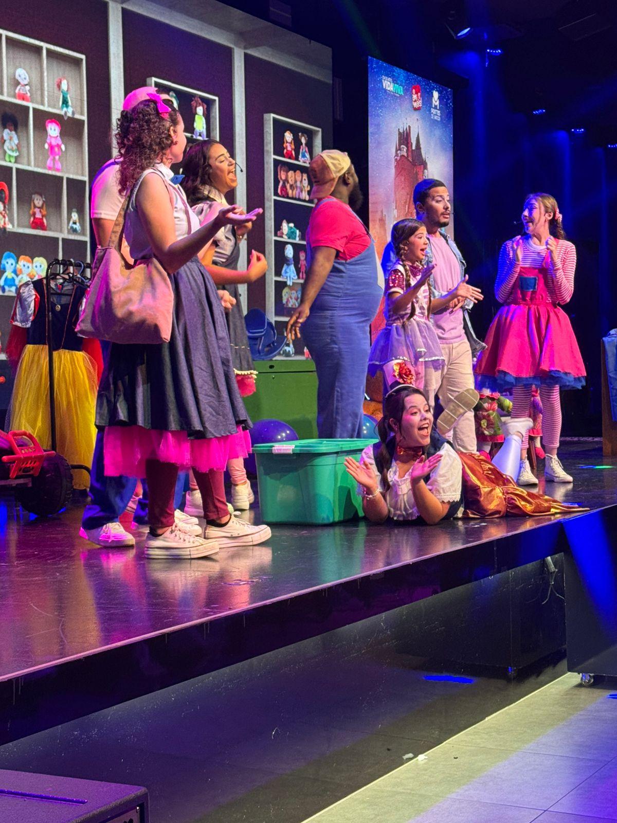 Pontes de Amor e parceiros levam espetáculo que alerta sobre abuso infantil a mais de mil crianças