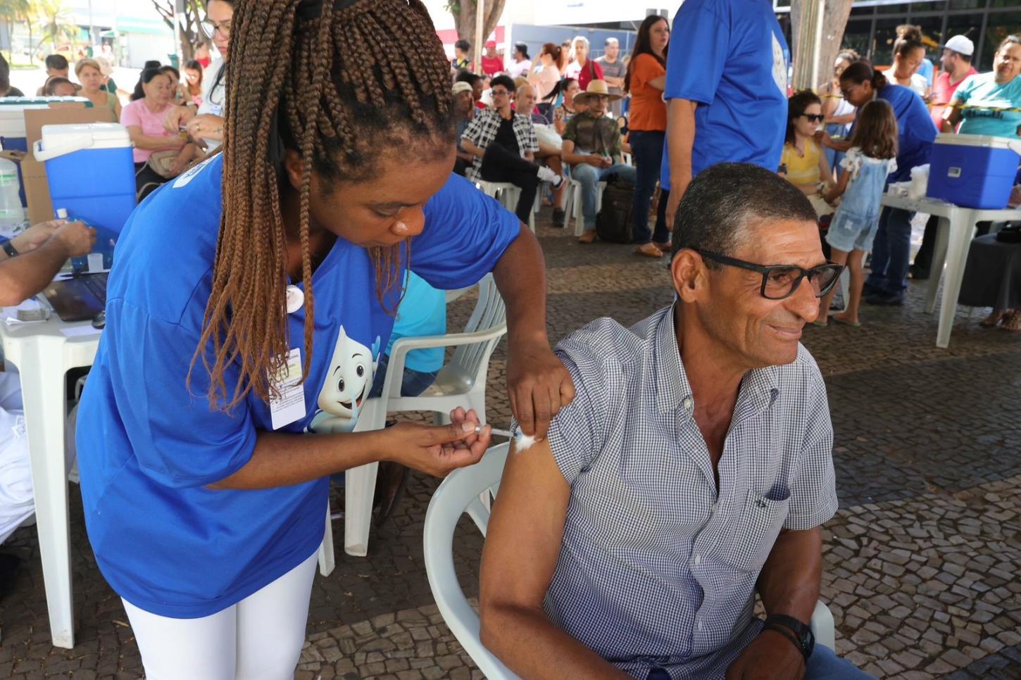 Prefeitura aplica 15 mil vacinas durante o Dia D de imunização contra a gripe e consolida melhor adesão da população na ação dos últimos anos