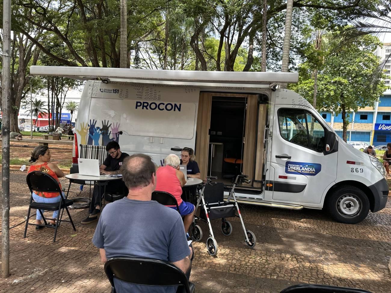 Procon Uberlândia faz mutirão para ajudar beneficiários e pensionistas do INSS que tiveram descontos não autorizados