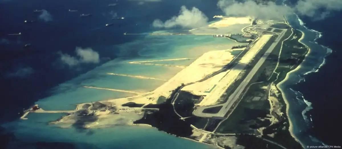 Reino Unido devolve ilha a Maurício, mas mantém base militar