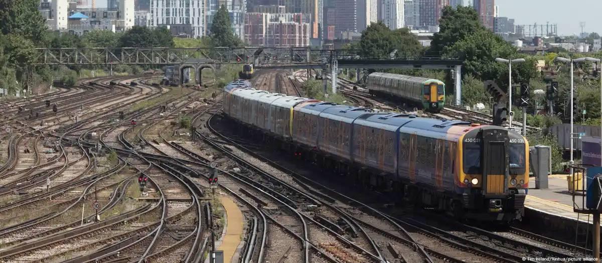 Reino Unido inicia reestatização da operação de seus trens