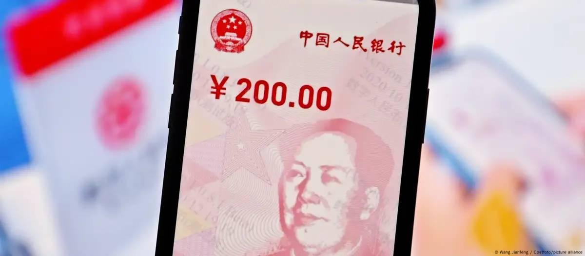 Sanções ocidentais à Rússia impulsionam moeda chinesa