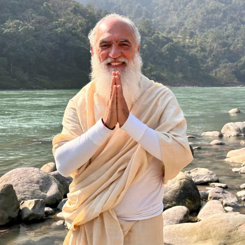 Sri Prem Baba lança autobiografia em São Paulo em evento com Bruna Lombardi