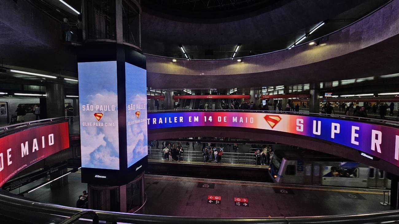 Superman ganha aguardado novo trailer e invade o metrô de São Paulo em ação especial da Warner Bros