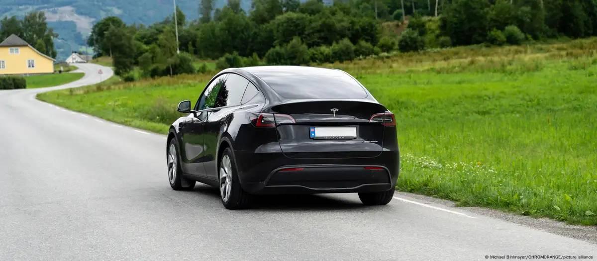 Vendas da Tesla caem pela metade na União Europeia