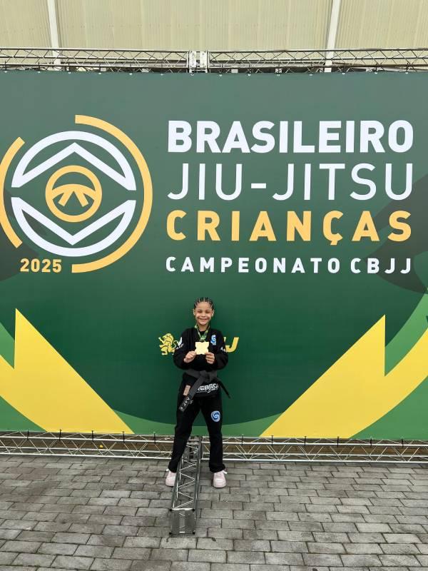 Atleta de São Bernardo, Rebeca Bem-Te-Vi conquista campeonato brasileiro de jiu-jitsu