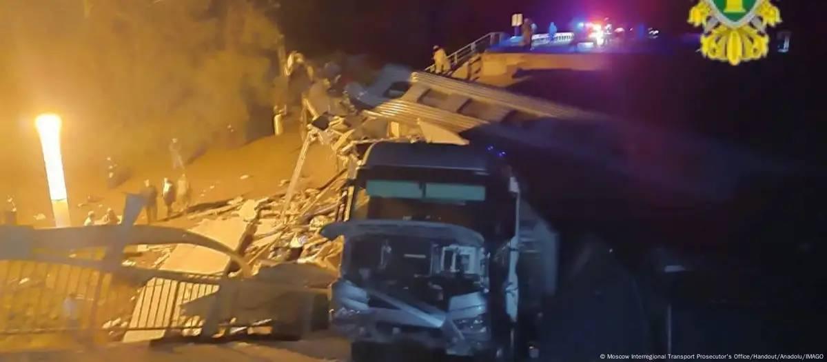 Duas pontes desabam na Rússia em intervalo de horas