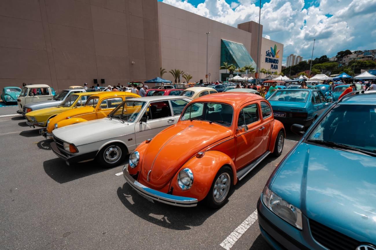 Encontro de carros reúne apaixonados por automóveis no São Bernardo Plaza Shopping