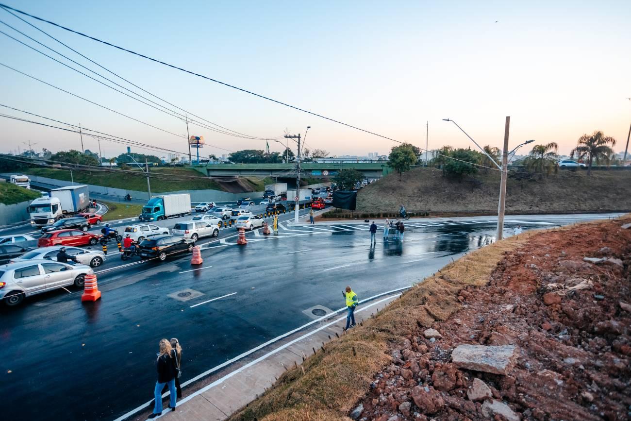 Entrega de obra viária na Av. Lions facilita mobilidade no acesso ao Km 16 da Anchieta