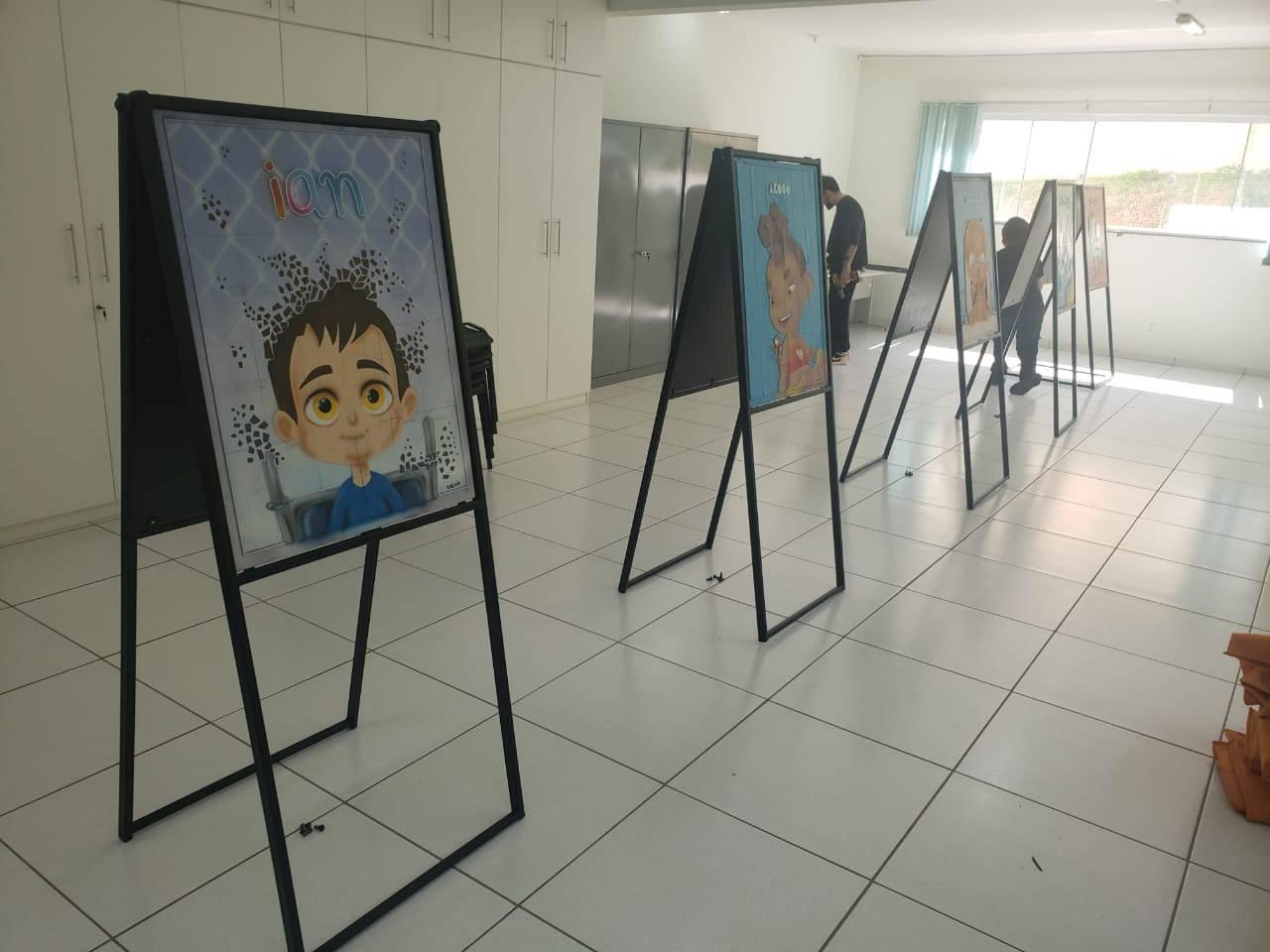 Exposição Tapete Vermelho chega a Campinas com cartazes de cinema em Braille e estrutura acessível