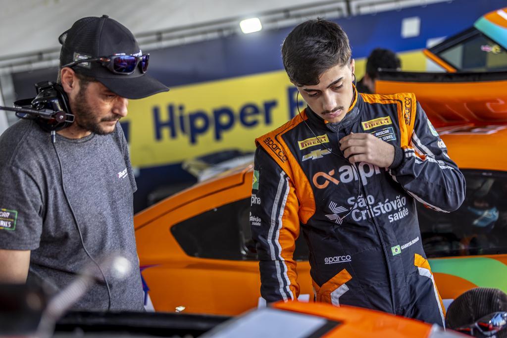 Gabryel Romano conquista top 5 entre os Challenges no Campeonato NASCAR Brasil
