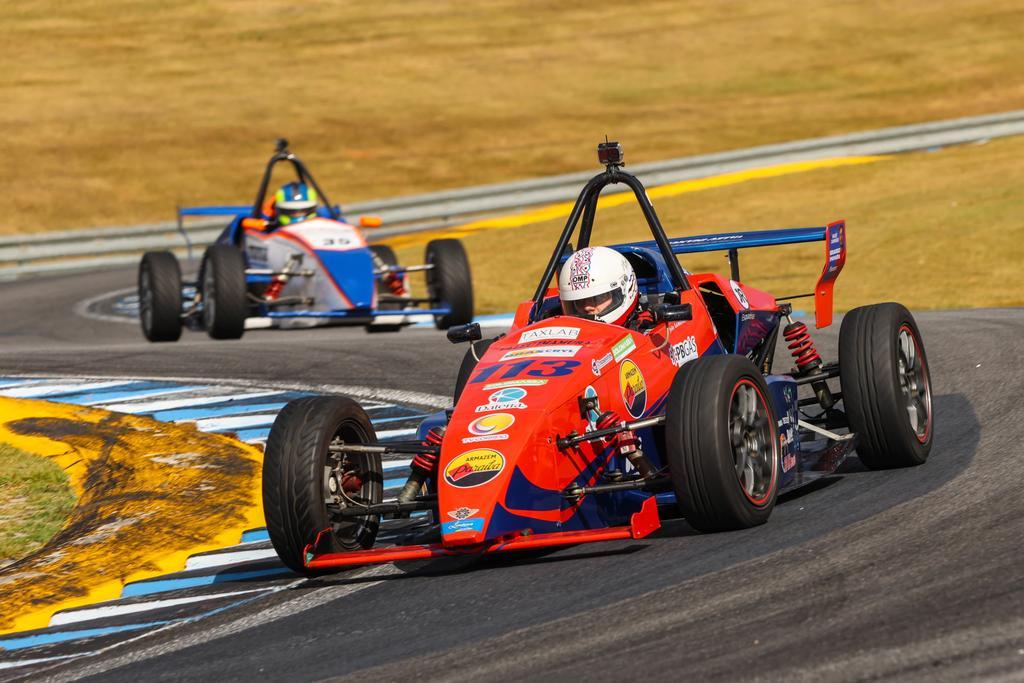 João Guimarães estreia com pódio no Velocitta
