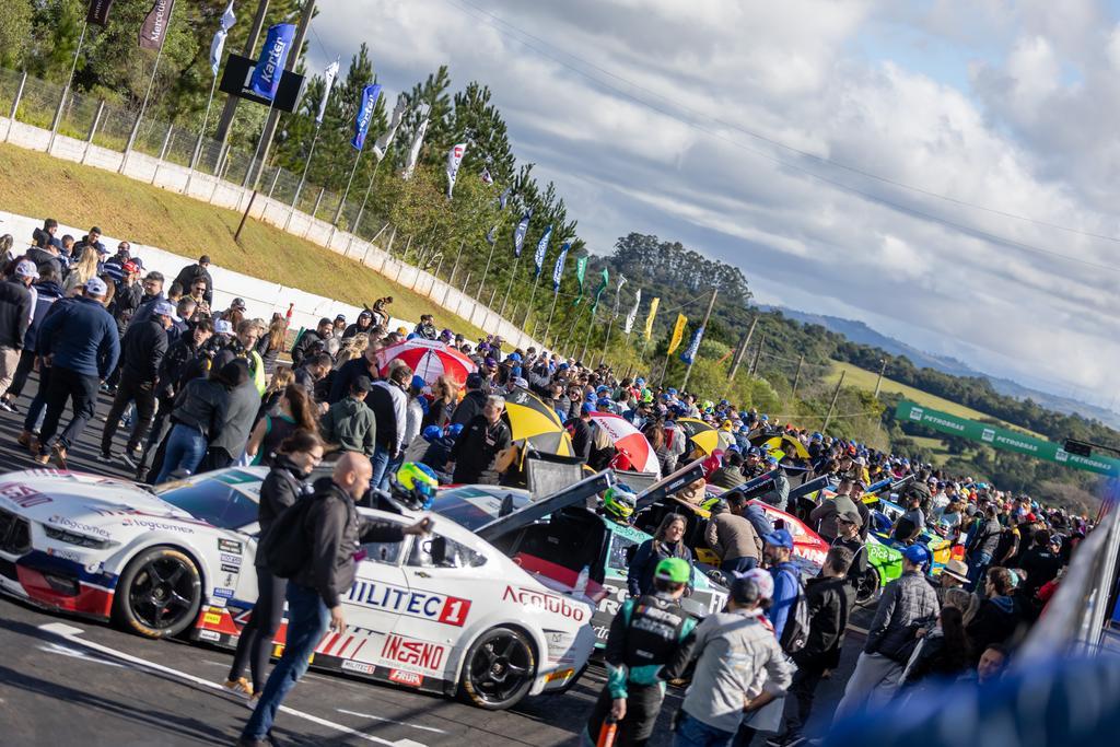 Jorge Martelli garante dobradinha no final de semana da Inverse Race de Tarumã na NASCAR Brasil