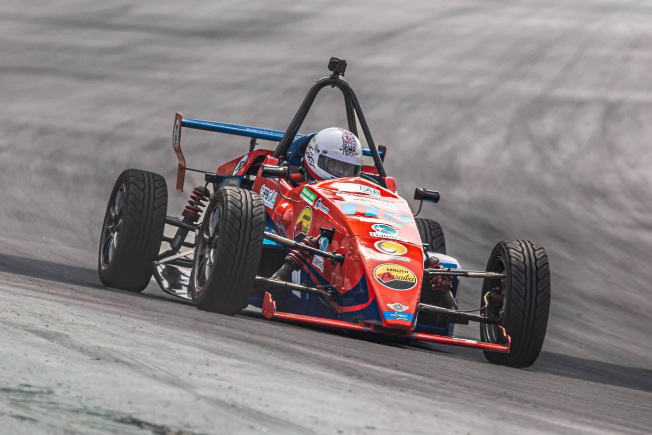 Jovem piloto paraibano enfrenta problemas mecânicos na 4ª Etapa da Fórmula eVolution em Veloccita