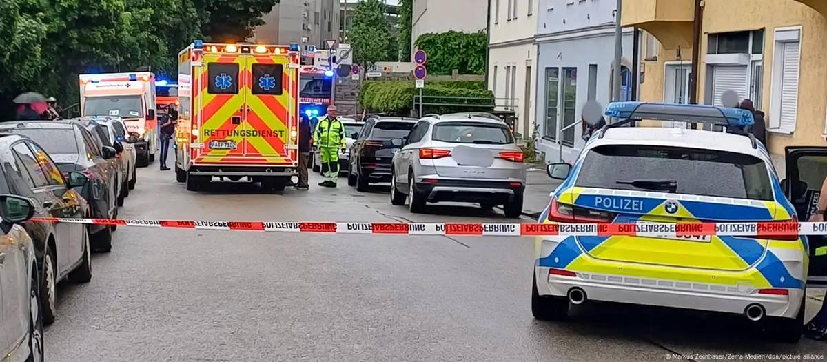 Motorista avança contra grupo de pessoas em cidade alemã